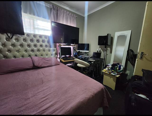 2 BEDROOM APARTMENT FOR SALE IN RUSTENBURG CENTRAL